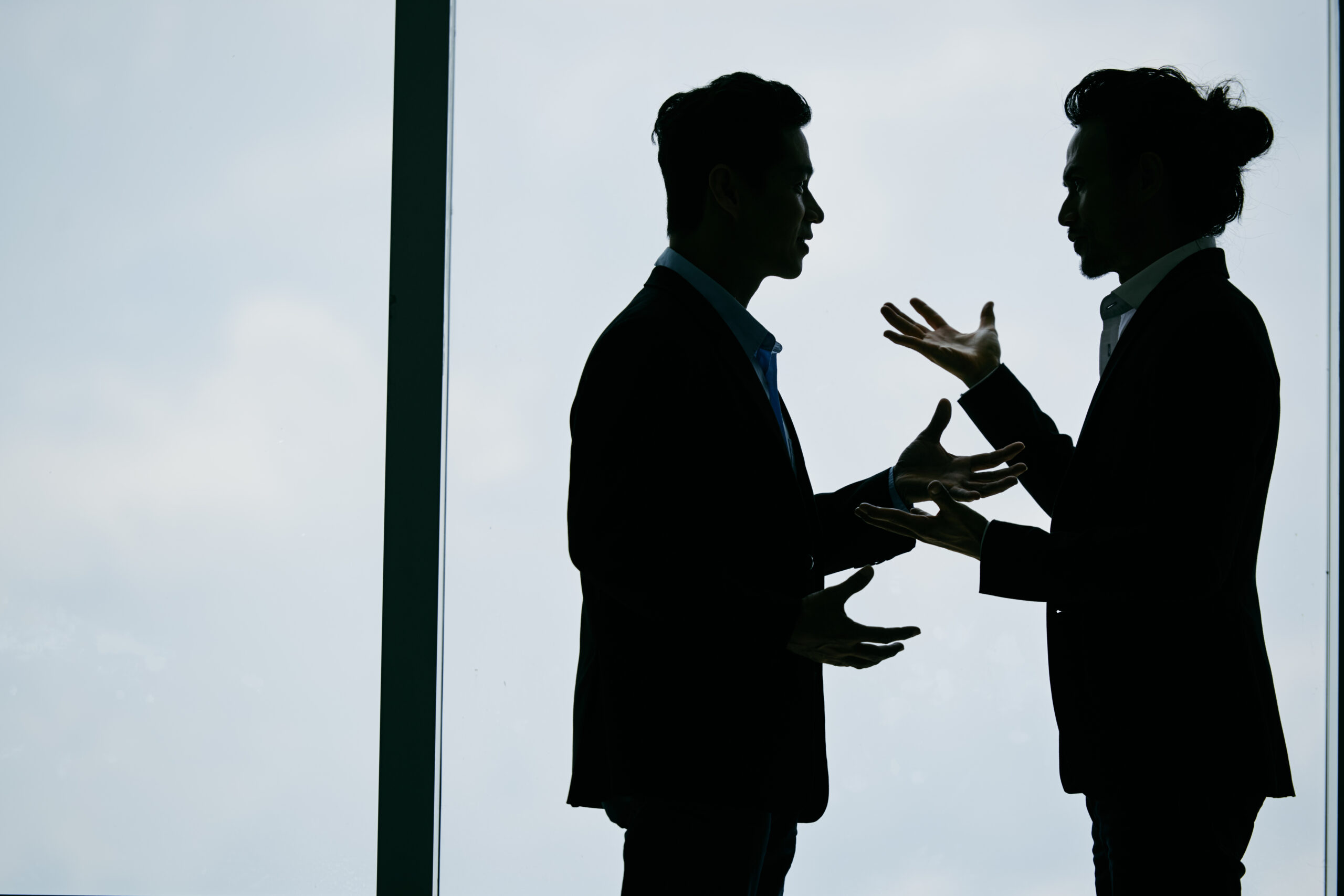 Cómo manejar fallas de desempeño entre líderes o nuevos lideres: guía para conversaciones difíciles entre pares